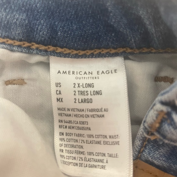 AMERICAN EAGLE comfort stretch waistband
distressed mom jeans - Picture 5 of 5